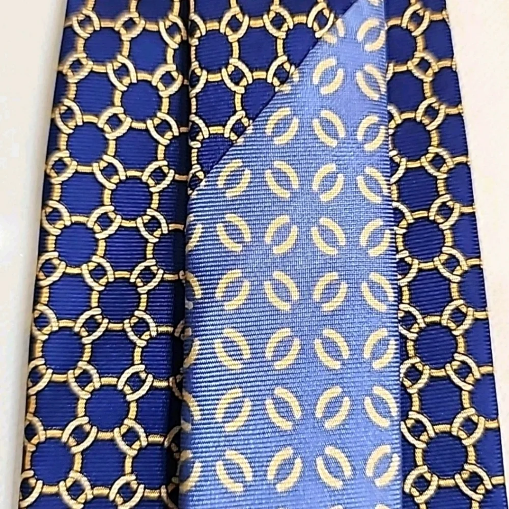 Tommy Hilfiger Mens 100% Silk Tie Gold Blue Link Design 58 X 3.75